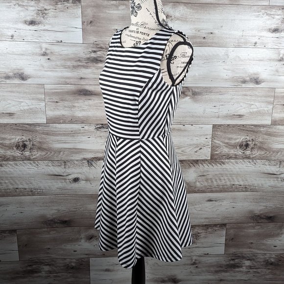 Forever 21* Women's Sleeveless Boat Neck Half Zipper Back Midi Dress~Size Medium - Picture 4 of 13